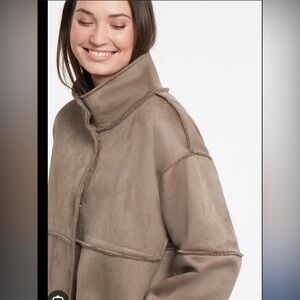 Tribal reversible suede/Sherpa coat